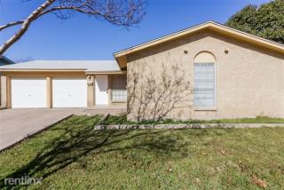 1665 Americana Blvd, Fort Worth TX  76131-1026 exterior