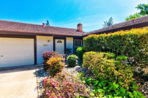 2213 Elmcrest Ln, Rancho Cordova, CA 95670-4207