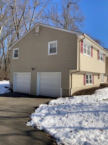 124 Edgewood Dr, Wapping, CT 06074-3409
