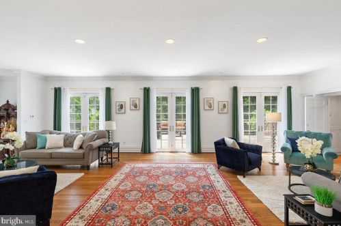 213 Constitution Dr, Princeton NJ  08540-6711 exterior
