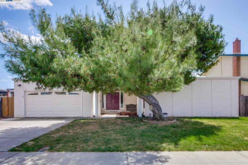 5543 Oakmont Cir, Livermore, CA 94551-5634