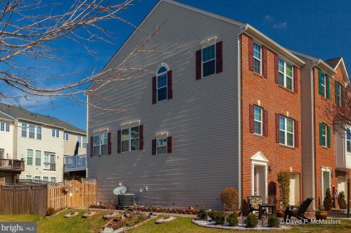 102 Don Quixote Dr, Charles Town, WV 25414-6037