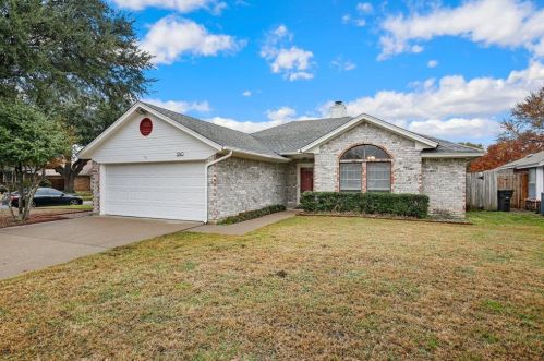 3740 Longstraw Dr, Fort Worth, TX 76137-1637