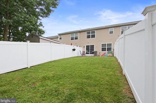 1320 Matthew Dr, York PA  17404-8605 exterior