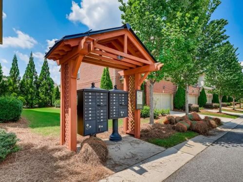5569 High Point Rd, Atlanta GA  30342-5038 exterior