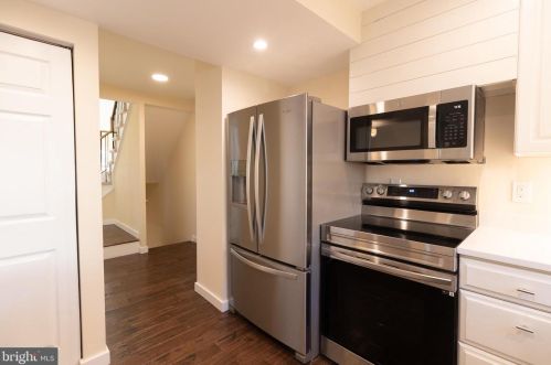 13378 Hungerford Pl, Herndon VA  20170-4365 exterior
