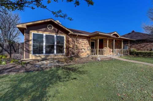 2006 Rochelle Ln, Carrollton TX 75007-2209 exterior