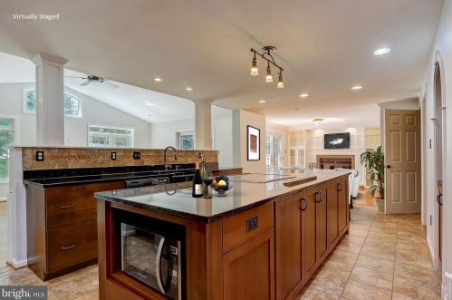 5724 Brothers Partnership Ct, Columbia MD  21045-2601 exterior