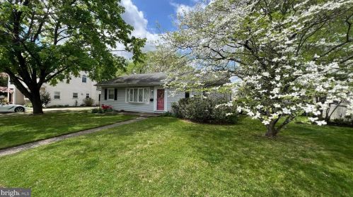 36 Temple Ave, Stratford, NJ 08084-2018