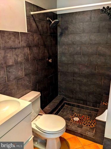 8069 Powderbrook Ln, Springfield VA  22153-2927 exterior