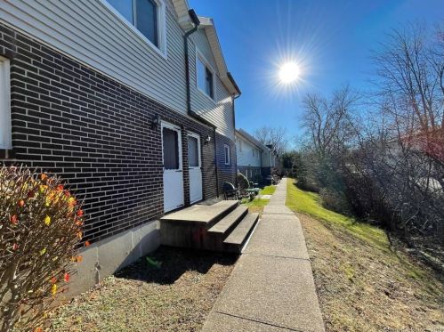 1306 Meriden Rd, Waterbury, CT 06705-3646