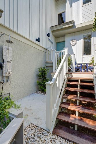 1 Back Ct, Isle Of Palms SC  29451-2827 exterior