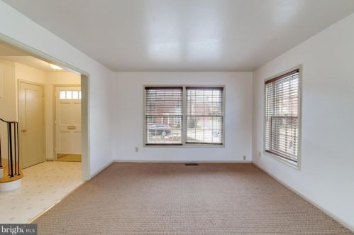5921 Queenston St, Springfield VA  22152-1721 exterior