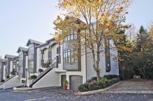 995 Heatherbrook Ln, Atlanta, GA 30324-2980