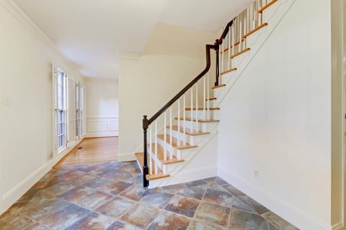 4235 Glengary Ct, Atlanta, GA 30342-3519