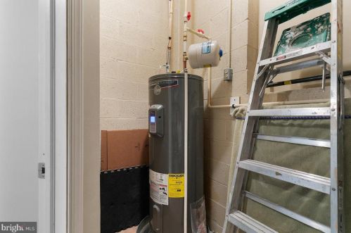 104 Cliff Ave, Lancaster PA  17602-4700 exterior