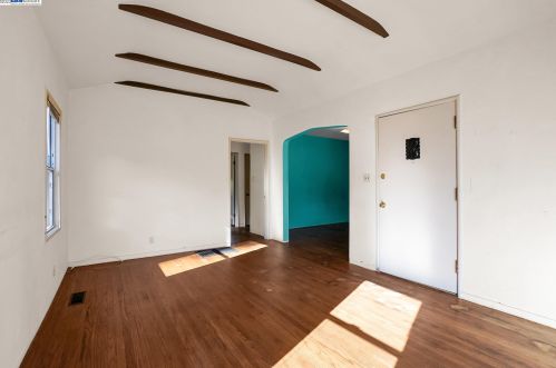 22741 7th St, Hayward, CA 94541-3015