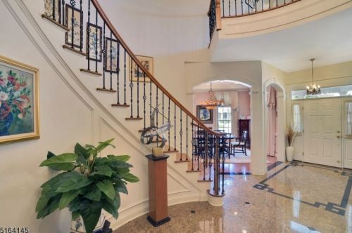 33 Johns Dr, Warren, NJ 07059-3006