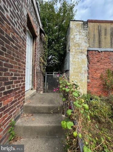 129 63rd St, Philadelphia PA 19142-2303 exterior