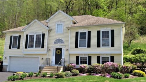 129 Sea Green Dr, Kensington, CT 06037-4095