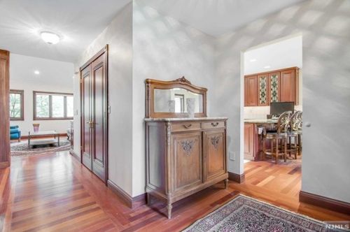 59 Indian Field Ct, Mahwah, NJ 07430-2243