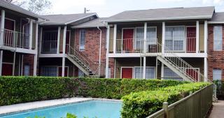 1809 Rundberg Ln, Austin TX  78758-6196 exterior