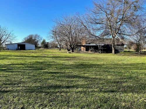 2046 Fm 121, Whitewright TX 75491-7130 exterior