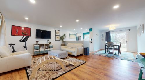 930 Dorncliff Ln, Buffalo Grove, IL 60089-1631