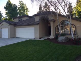 3278 Magnolia Ave, Clovis, CA 93611-6068