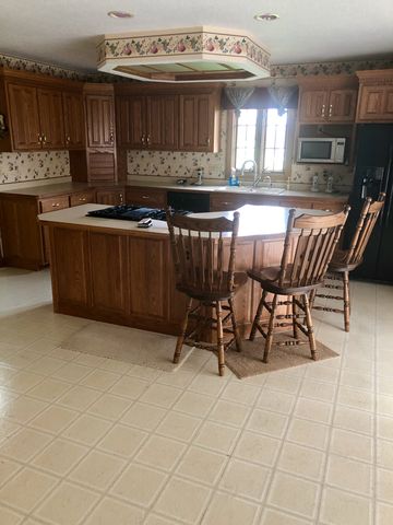 22071 Honeysuckle Ln, Curtice, OH 43412-9320