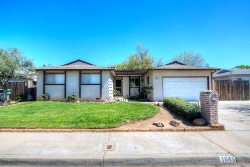 1645 Burgan Ave, Clovis, CA 93611-3118