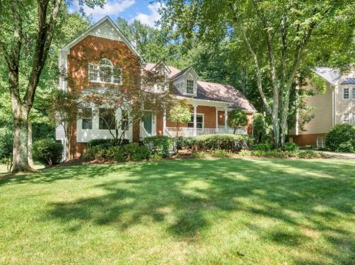 4392 Windsor Oaks Cir, Marietta, GA 30066-2385