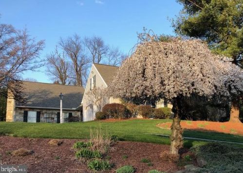 142 Bentley Ln, Lancaster PA  17603-6204 exterior
