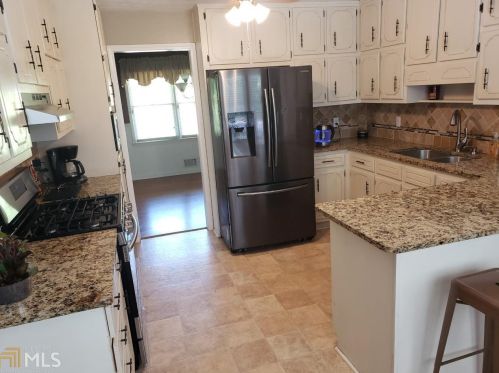 125 Bent Arrow Dr, Stockbridge GA  30281-4864 exterior