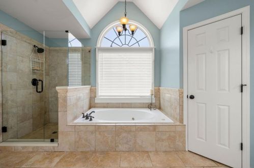 1075 Queensgate Dr, Smyrna GA  30082-6400 exterior