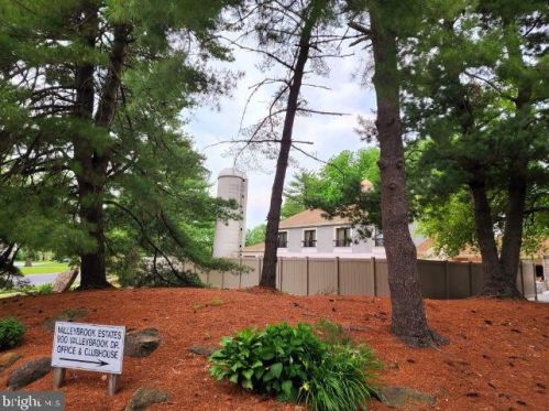 50 Valleybrook Dr, Lancaster PA  17601-4612 exterior