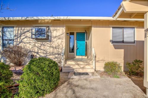 174 Arcadia Dr, Grass Valley, CA 95945-5616