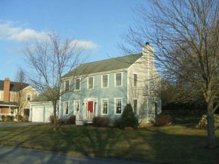 64 Pequot Ln, Middletown, RI 02842-7958