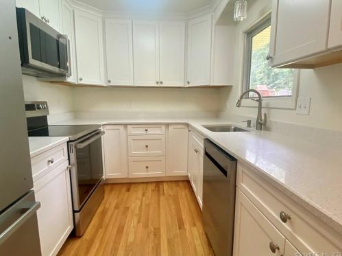 3 Ridgecrest Rd, Wallingford CT  06492-2021 exterior