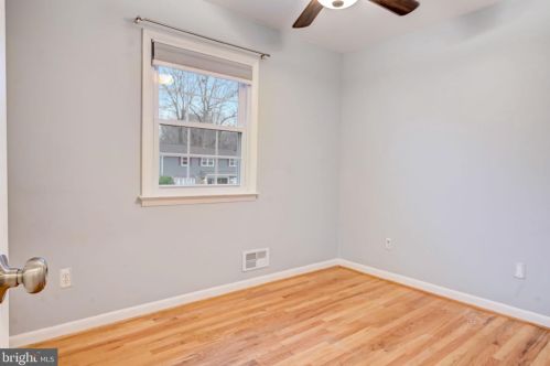 7203 Hadlow Dr, Springfield VA  22152-3529 exterior