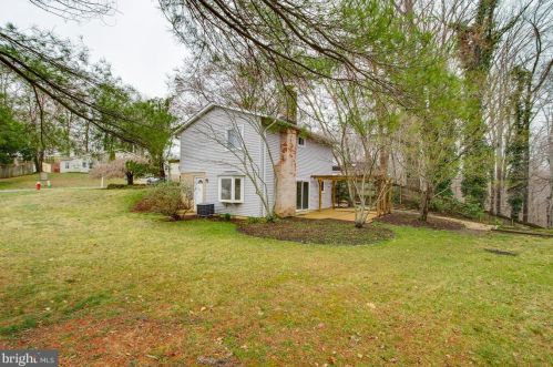 9064 Andromeda Dr, Springfield, VA 22015-3510