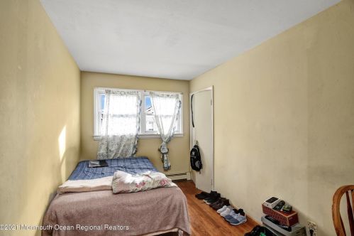 1105 Comstock St, Tinton Falls NJ 07712-5815 exterior