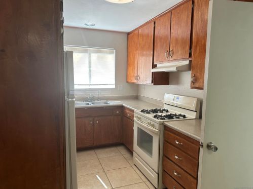 676 Charles Dr, Oceanside, CA 92057-3624