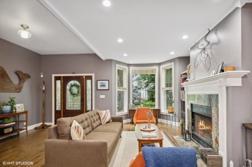 2922 Belden Ave, Chicago, IL 60647-2919
