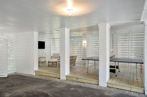 8 Ocean Park Ct, Isle Of Palms SC  29451-2244 exterior