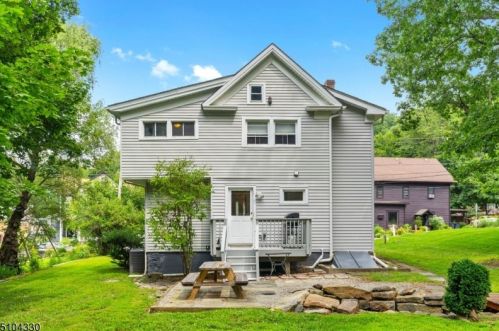 31 Main St, Califon, NJ 07830-4309