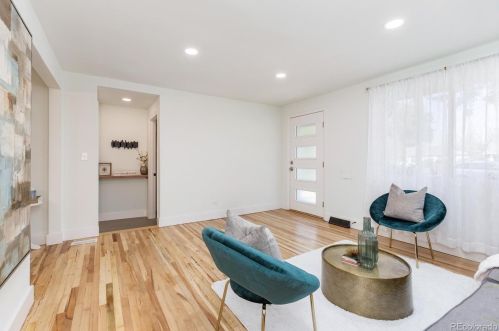 3063 Hudson St, Denver CO  80207-2746 exterior