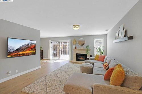 854 Hanover St, Livermore, CA 94551-1554