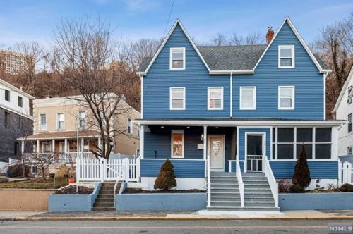 454 Undercliff Ave, Edgewater NJ  07020-1253 exterior