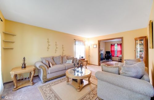 727 Grandview Dr, Bull Valley, IL 60014-7336
